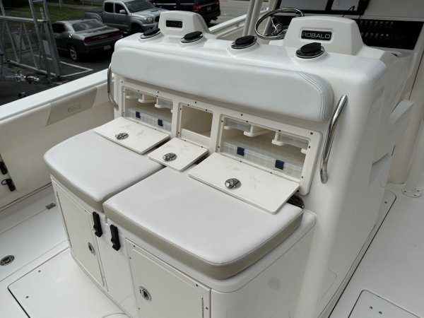 A Sedan is one with a closed cockpit. It has a full head, a galley, sleeping space. It is a good family boat for outings up to a couple of days. Express cruisers range from 25 feet to 45 feet.